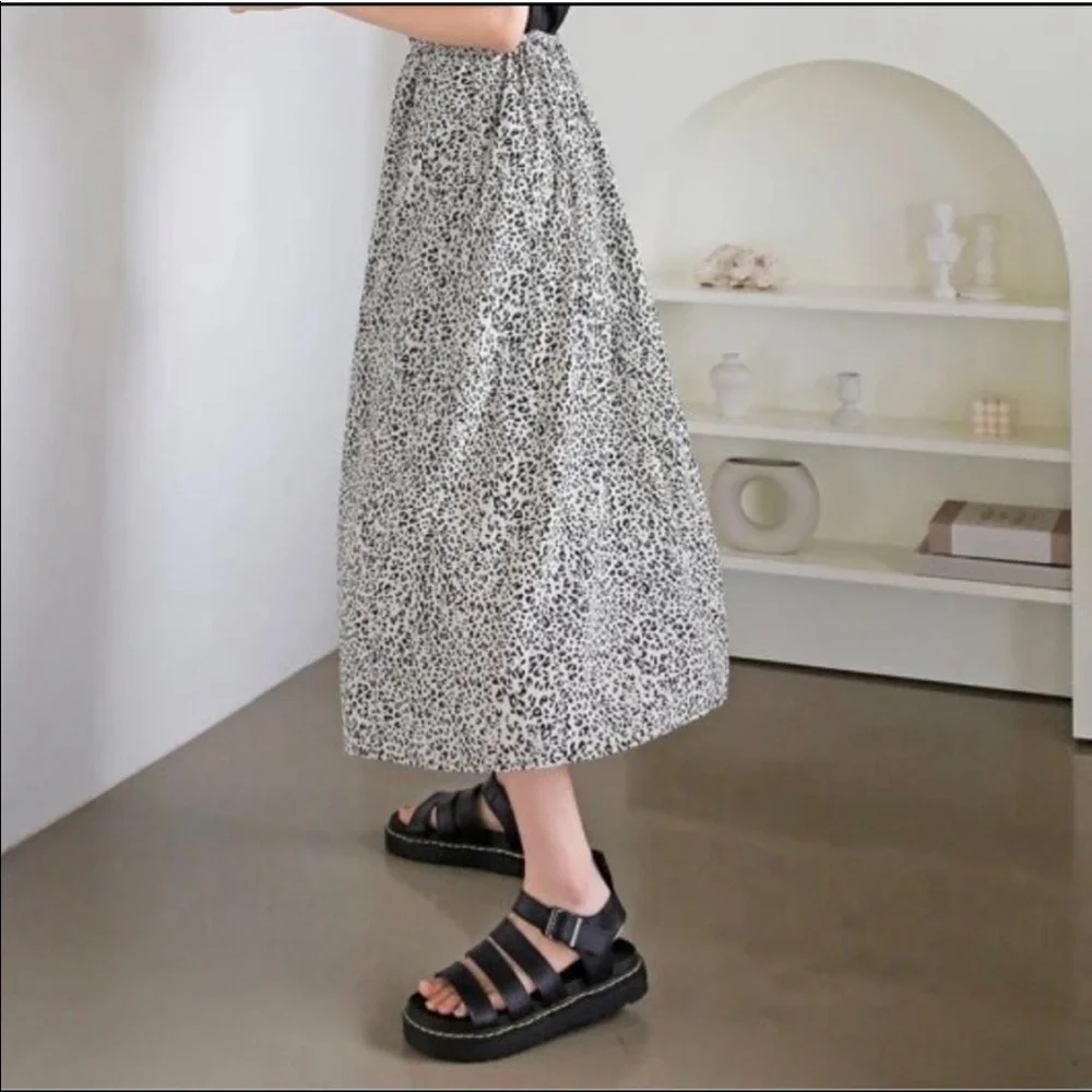 Black Platform Sandals - Picture 6 of 6